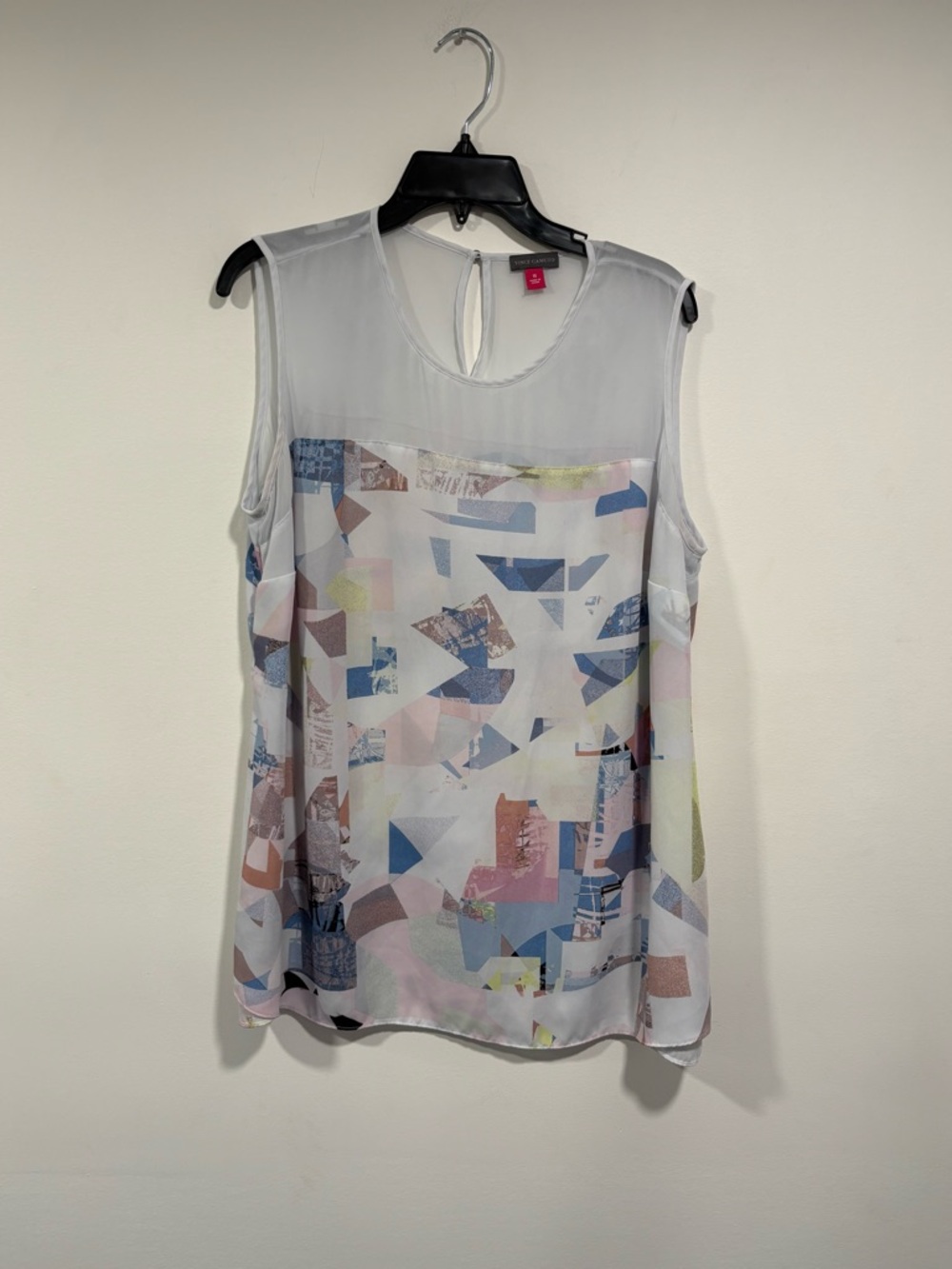 Vince Camuto Light Gray Geometric Print Sleeveless Chiffon Top